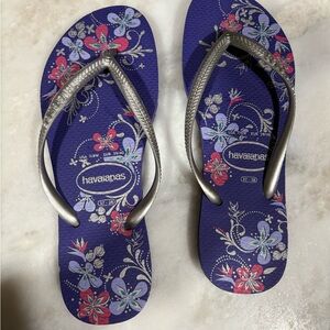 Havaianas Purple and Silver Floral Flip Flops Size 7/8